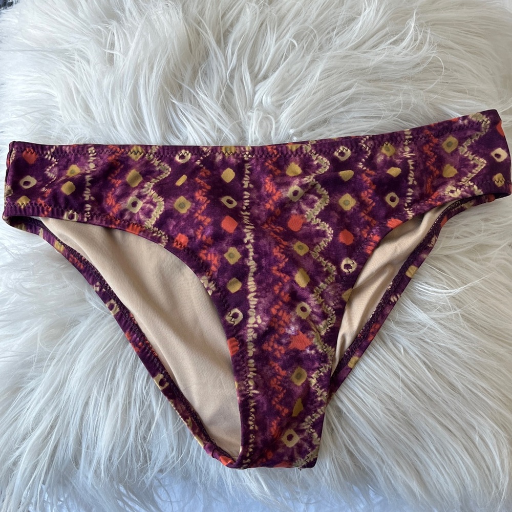 Faherty Bikini - Picture 2 of 9